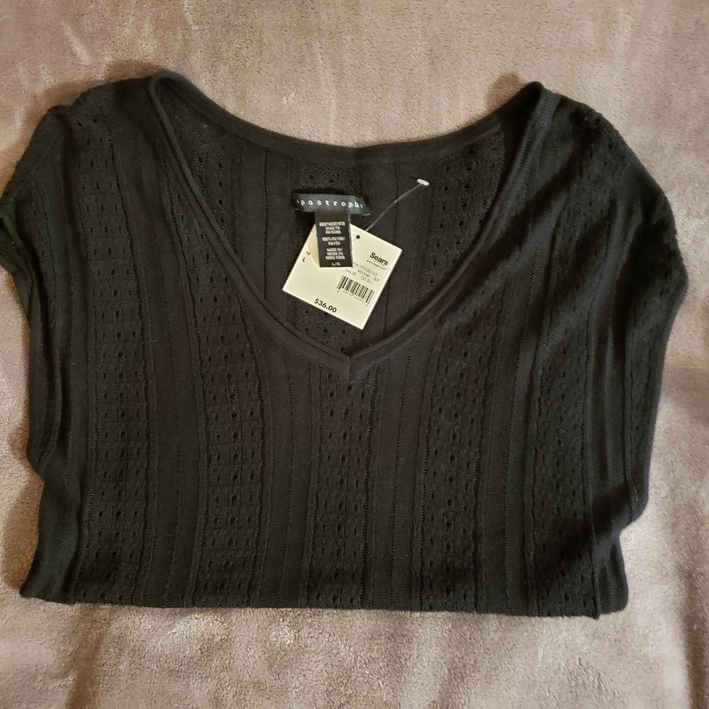 Black sleeveless top by Apostrophe